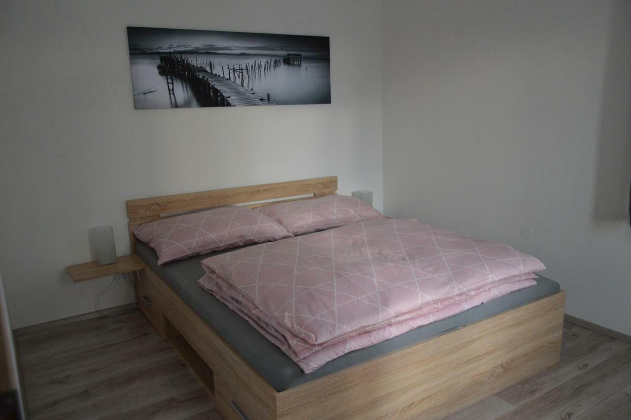 Apartmanovy Byt Trebon Exterior foto